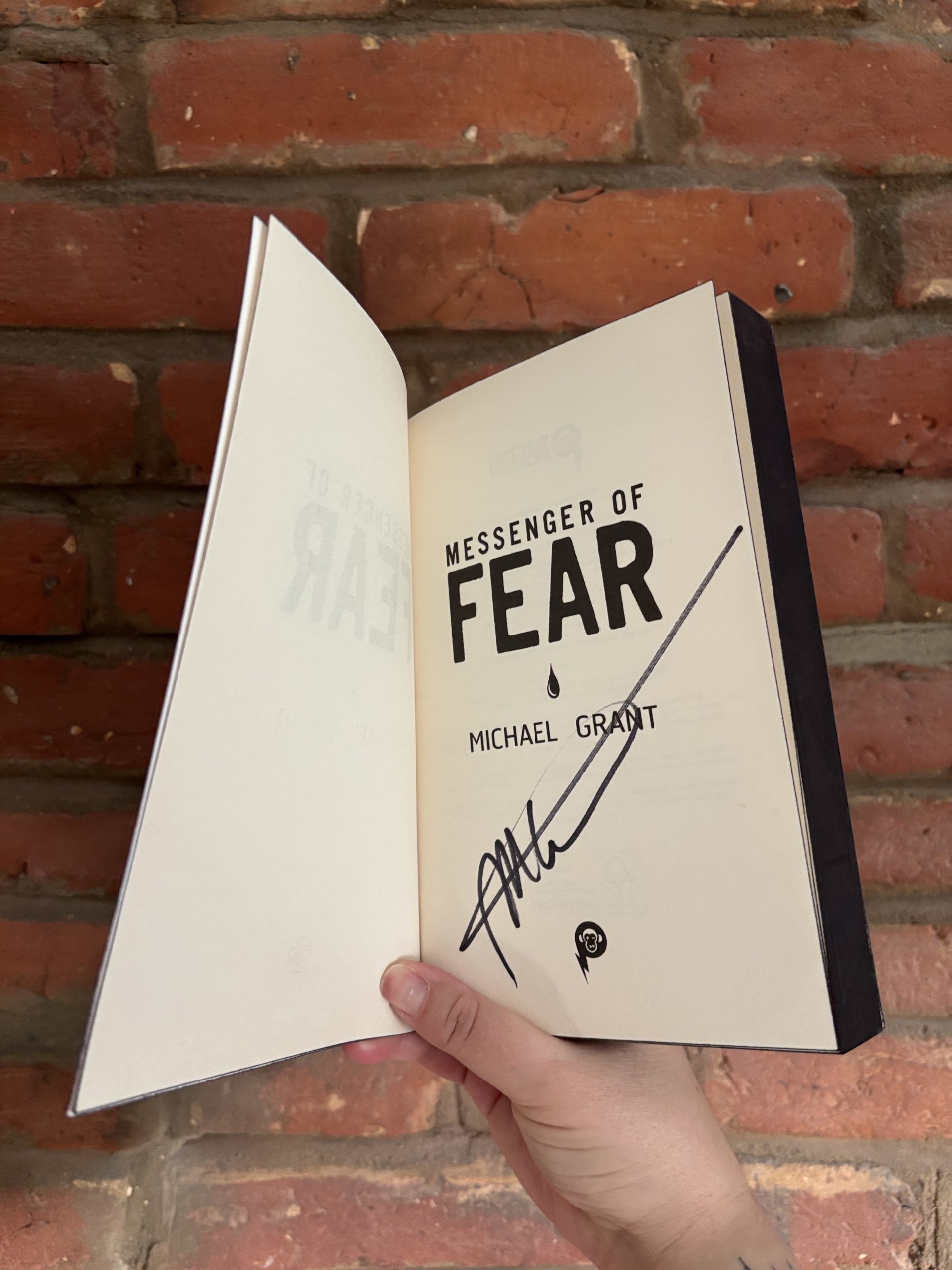 Messenger of Fear Michael Grant signed