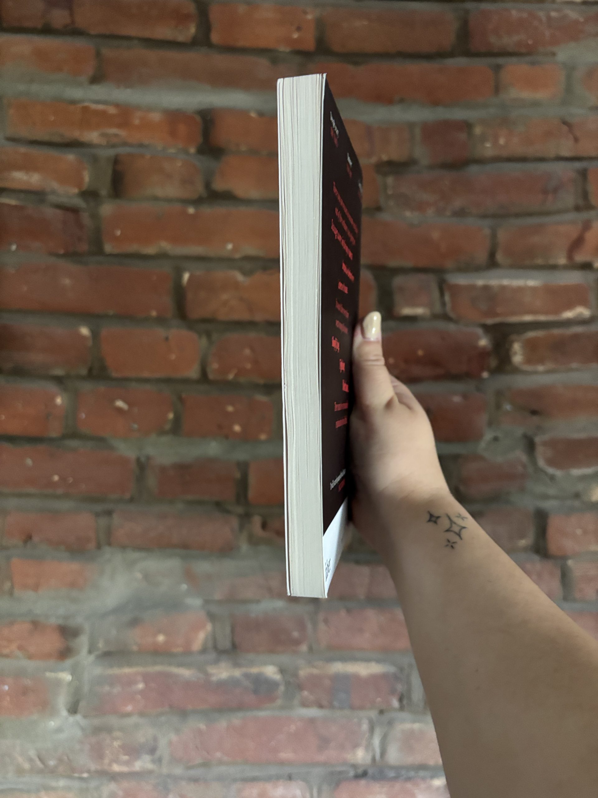Sara Gran Come Closer book edge