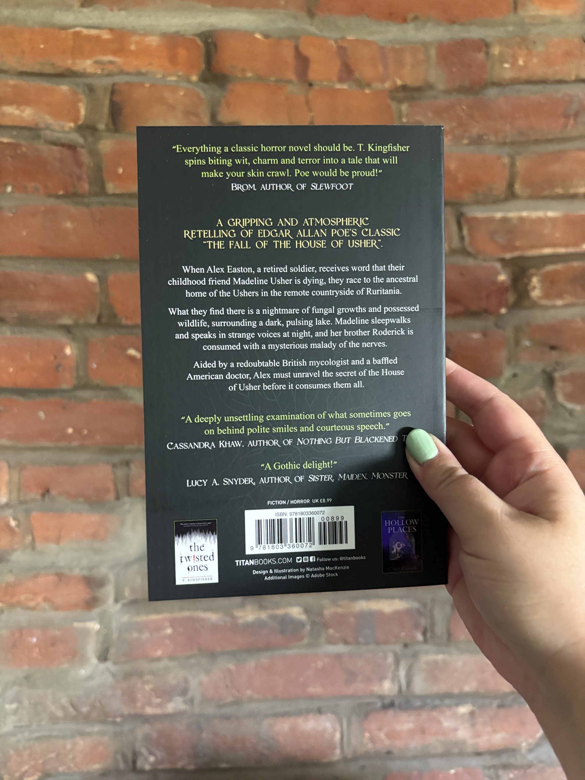 What Moves The Dead T. Kingfisher back cover