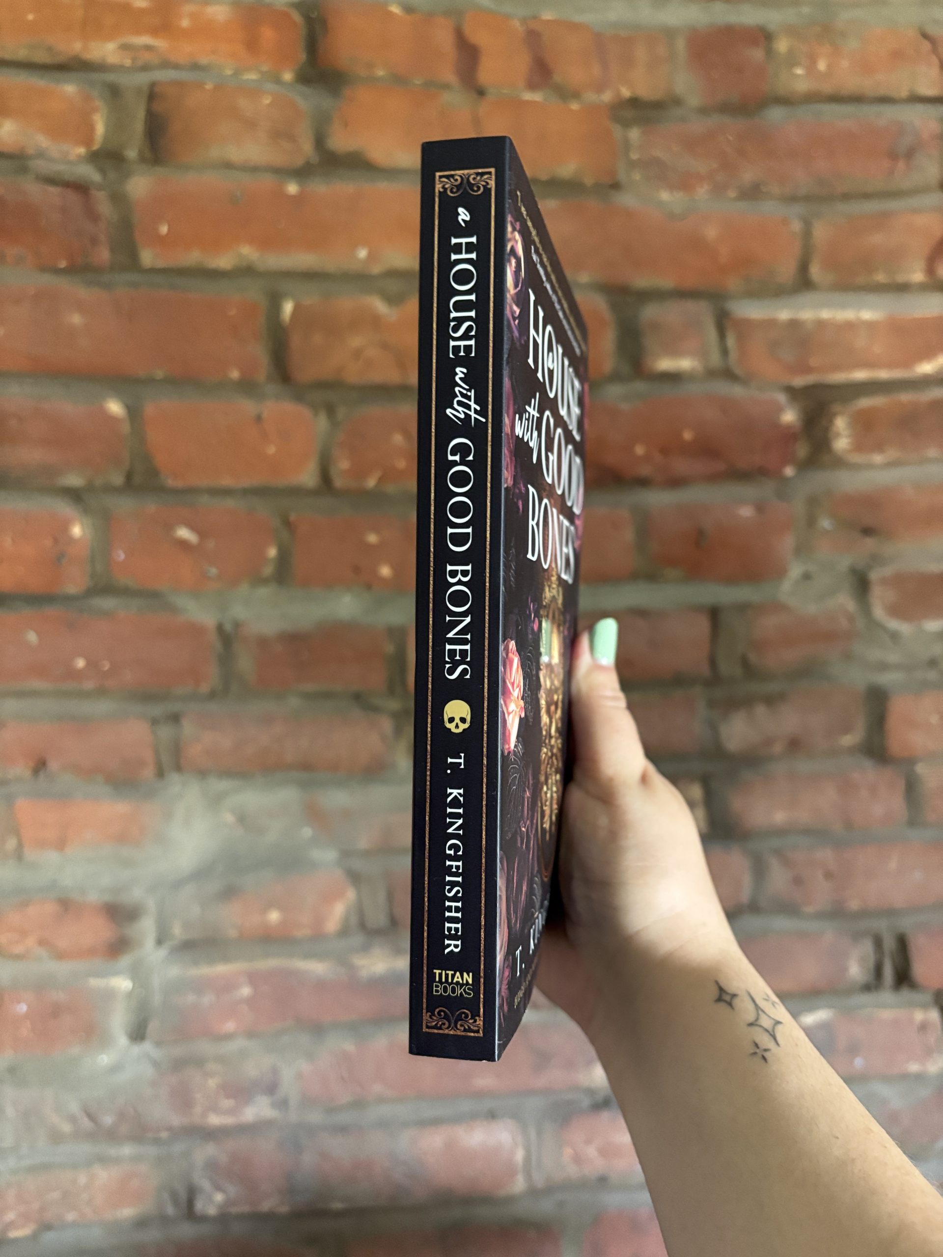 A House With Good Bones T. Kingfisher book spine
