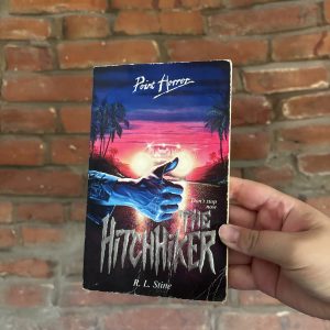 Vintage Point Horror paperback edition of The Hitchhiker by R.L. Stine featuring classic 1990s horror cover
